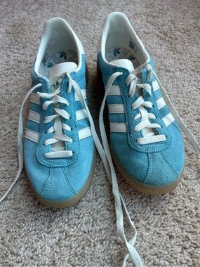 adidas suede Müchen Sneakers - only worn one time!